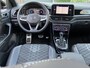 Volkswagen T-Roc 1.5 TSI 3X R-Line EDITION , PANO , NAVIGATIE , ADAPTIEF CRUISE , CLIMA AIRCO , PRIVACY GLASS , APPLE CARPLAY , KEYLESS ENTRY , BLINDSPOT , LANE ASSIST , IQ-LIGHT , LED , DYNAMISCHE KNIPPERLICHT , VIRTUALCOCKPIT , TWO TONE ,