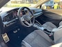 Volkswagen Golf 1.5 eTSI R-LINE, Trekhaak, Panoramadak, Carplay, IQlight, Stoel/Stuur verw.