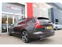 Volvo V60 2.0 B4 211PK PLUS DARK |19" 5-MULTI SPAAKS BLACK DIAMOND CUT LICHTMETALEN VELGEN  | PILOT ASSIST | REMOTE START | APPLE CARPLAY / ANDROID AUTO | NAVIGATIE BY GOOGLE | DRAADLOZE TELEFOONLADER | PARK ASSIST - ACHTERUITRIJCAMERA EN PAKEERSENSOREN VOOR + ACHTER |  ADAPTIEVE CRUISECONTROL | R-DESIGN BEKLEDING MET NAPPA LEDER I.C.M. OPEN GRID TEXTIEL | POWERSEATS - BEIDE VOORSTOELEN ELEKTRISCH VERSTELBAAR MET GEHEUGENFUNCTIE | STOELVERWARMING | SFEERVERLICHTING | LIGHTING PACK - FULL LED KOPLAMPEN MET ACTIEF GROOTLICHT EN KOPLAMPSPROEIERS | LED MISTLAMPEN | INTELLSAFE SURROUND MET O.A. DODEHOEK BEWAKING | 4 ZONE ELECTRONIC CLIMATE CONTROL MET TOUCHSCREENBEDIENING ACHTER | ELEKTRISCH BEDIENBARE ACHTERKLEP | VOLVO HIGH PERFORMANCE AUDIO | GLANZEND ZWARTE RAAMOMLIJSTING EN SPIEGELKAPPEN | GLANZEND ZWARTE DAKRAILS EN GRILLE | VOOR EN ACHTERBUMPER IN SPORTUITVOERING | EXTRA GETINTE RUITEN ACHTER | ZWARTE HEMELBEKLEDING |