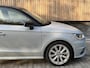 Audi A1 Sportback 1.0 TFSI Adrenalin Handgeschakeld | S-line exterieur | Airconditioning | Cruise control | Navigatie voorbereiding | Pijlgrijs metallic | Zwart dak | Multifunctioneel stuurwiel | Nette auto!
