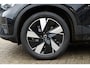 Volvo EX40 Single Motor Extended Range Business Ed. 82 kWh | Harman Kardon | 19" Lichtmetalen velgen | Driver Assist | Verwarmde voorstoelen & stuurwiel | Elektrisch bedienbare achterklep | All-season banden