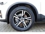 Volvo XC40 B4 Automaat Plus Dark | Verwarmbare voorstoelen | Verwarmbaar stuurwiel | Verwarmbare voorruit | Premium audio by Harman Kardon | Trekhaak | 18 inch Lichtmetalen velgen