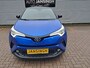 Toyota C-HR 1.8 Hybrid Bi-Tone plus Als Nieuw!! | Clima | Cruise | Vol leder | Navigatie | JBL Geluidssysteem | LM Velgen | Keyless | Camera | RIJKLAARPRIJS INCL 12 MAANDEN GARANTIE EN BEURT
