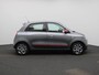 Renault Twingo 1.0 SCe Collection | Exterieurpakket 'Rouge' | LED-Dagrijverlichting | Automatische Verlichting | Airconditioning | R&GO Radio | Bluetooth | LED-Dagrijverlichting | Elektrisch Verstelbare Spiegels | Snelheidsbegrenzer
