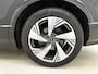 Audi Q6 e-tron Advanced edition performance 100 kWh | S-line | Adaptive cruise control | Luchtvering | Stuurverwarming l Stoelverwarming voor en achter l 360 graden camera l Elektrisch verstelbaar stuur l Alarm Klasse III | LED Matrix |