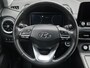Hyundai Kona Electric EV Fashion 64 kWh Automaat / Accu SOH 100% / Fabrieksgarantie tot 09-2026 / Dealer onderhouden / Head Up Display HUD / WLTP bereik 484 km bereik stad 660 km / Stuur en Stoel verwarming / Warmtepomp / Adaptief CC /