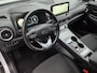Hyundai Kona Electric EV Fashion 64 kWh Automaat / Accu SOH 100% / Fabrieksgarantie tot 09-2026 / Dealer onderhouden / Head Up Display HUD / WLTP bereik 484 km bereik stad 660 km / Stuur en Stoel verwarming / Warmtepomp / Adaptief CC /