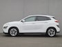 Hyundai Kona Electric EV Fashion 64 kWh Automaat / Accu SOH 100% / Fabrieksgarantie tot 09-2026 / Dealer onderhouden / Head Up Display HUD / WLTP bereik 484 km bereik stad 660 km / Stuur en Stoel verwarming / Warmtepomp / Adaptief CC /