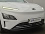 Hyundai Kona Electric EV Fashion 64 kWh Automaat / Accu SOH 100% / Fabrieksgarantie tot 09-2026 / Dealer onderhouden / Head Up Display HUD / WLTP bereik 484 km bereik stad 660 km / Stuur en Stoel verwarming / Warmtepomp / Adaptief CC /