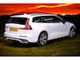 Volvo V60 2.0 T8 AWD 287kW/390pk Aut8 Recharge R-Design ADAPT.CRUISE + NAVI SENSUS + BLIS+ LANE ASSIST + MEMORY STOEL + KEYLESS ENTRY&GO + SPORTSTOELEN + LEDER/GAASSTOF + STANDKACHEL + ON-CALL + PARKSENSOREN + 18" LM-VELGEN!!
