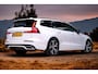 Volvo V60 2.0 T8 AWD 287kW/390pk Aut8 Recharge R-Design ADAPT.CRUISE + NAVI SENSUS + BLIS+ LANE ASSIST + MEMORY STOEL + KEYLESS ENTRY&GO + SPORTSTOELEN + LEDER/GAASSTOF + STANDKACHEL + ON-CALL + PARKSENSOREN + 18" LM-VELGEN!!