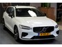 Volvo V60 2.0 T8 AWD 287kW/390pk Aut8 Recharge R-Design ADAPT.CRUISE + NAVI SENSUS + BLIS + LANE ASSIST + MEMORY STOEL + KEYLESS ENTRY&GO + SPORTSTOELEN + LEDER/GAASSTOF + STANDKACHEL + ON-CALL + PARKSENSOREN + 18" LM-VELGEN!!