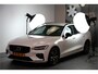 Volvo V60 2.0 T8 AWD 287kW/390pk Aut8 Recharge R-Design ADAPT.CRUISE + NAVI SENSUS + BLIS + LANE ASSIST + MEMORY STOEL + KEYLESS ENTRY&GO + SPORTSTOELEN + LEDER/GAASSTOF + STANDKACHEL + ON-CALL + PARKSENSOREN + 18" LM-VELGEN!!