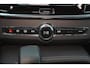 Volvo V90 T6 Recharge AWD Plus Dark - IntelliSafe Assist & Surround - 360º Camera - Harman/Kardon audio - Adaptieve LED koplampen - Verwarmde voorstoelen, stuur & achterbank - Parkeersensoren voor & achter - Elektr. bedienb. voorstoelen met geheugen - Extra getint glas - Elektr. inklapbare trekhaak - 19' LMV