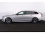 Volvo V90 T6 Recharge AWD Plus Dark - IntelliSafe Assist & Surround - 360º Camera - Harman/Kardon audio - Adaptieve LED koplampen - Verwarmde voorstoelen, stuur & achterbank - Parkeersensoren voor & achter - Elektr. bedienb. voorstoelen met geheugen - Extra getint glas - Elektr. inklapbare trekhaak - 19' LMV