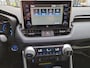 Toyota RAV4 2.5 Hybrid Style | FACE LIFT MODEL | JBL GELUID INSTALATIE | LED KOPLAMPEN | NAVIGATIE | KEYLESS ENTRY/GO | LEDER | ACHTERUIT RIJ CAMERA | PARKEREN SENSOREN | PANORAMA DAK | STOELVERWARMING/ KOELING | ELEKTRISCHE STOELEN |