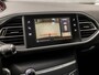 Peugeot 308 SW 1.2 PureTech Allure Sport (PANORAMADAK, APPLE CARPLAY, 360 CAMERA, ADAPTIVE CRUISE, TREKHAAK, SPORTSTOELEN, GETINT GLAS, LM VELGEN, NIEUWSTAAT)