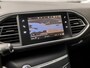Peugeot 308 SW 1.2 PureTech Allure Sport (PANORAMADAK, APPLE CARPLAY, 360 CAMERA, ADAPTIVE CRUISE, TREKHAAK, SPORTSTOELEN, GETINT GLAS, LM VELGEN, NIEUWSTAAT)