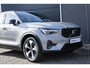 Volvo XC40 B4 Plus Dark | Harman Kardon Premium Audio | Climate Pack | Trekhaak | All Season banden | Google Infotainment | Adaptieve Cruise Control | BLIS | Parkeercamera | Elektrische Kofferklep | Keyless |