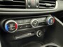 Alfa Romeo Giulia 2.0T Sprint - Automaat - Pano/Schuifdak - Leder - Navi - Afn. Trekhaak -Org.NL
