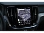 Volvo V60 T6 Plug-in hybrid AWD Plus Dark | Verwarmbare voorstoelen | Verwarmbaar stuurwiel | Verwarmbare achterbank | Charcoal Sportleder | Zwarte hemel | 19 inch Lichtmetalen velgen | Parkeercamera | Elektrische verstelbare voorstoelen met geheugen | Premium audio by Harman Kardon |