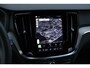 Volvo V60 T6 Plug-in hybrid AWD Plus Dark | Verwarmbare voorstoelen | Verwarmbaar stuurwiel | Verwarmbare achterbank | Charcoal Sportleder | Zwarte hemel | 19 inch Lichtmetalen velgen | Parkeercamera | Elektrische verstelbare voorstoelen met geheugen | Premium audio by Harman Kardon |