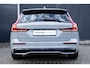 Volvo V60 T6 Plug-in hybrid AWD Plus Dark | | Verwarmbare voorstoelen | Verwarmbaar stuurwiel | Verwarmbare achterbank | Charcoal Sportleder | Zwarte hemel | 19 inch Lichtmetalen velgen | Parkeercamera | Elektrische verstelbare voorstoelen met geheugen | Premium audio by Harman Kardon |