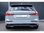 Volvo V60 T6 Plug-in hybrid AWD Plus Dark | Verwarmbare voorstoelen | Verwarmbaar stuurwiel | Verwarmbare achterbank | Charcoal Sportleder | Zwarte hemel | 19 inch Lichtmetalen velgen | Parkeercamera | Elektrische verstelbare voorstoelen met geheugen | Premium audio by Harman Kardon |