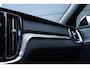 Volvo V60 T6 Plug-in hybrid AWD Plus Dark | Verwarmbare voorstoelen | Verwarmbaar stuurwiel | Verwarmbare achterbank | Charcoal Sportleder | Zwarte hemel | 19 inch Lichtmetalen velgen | Parkeercamera | Elektrische verstelbare voorstoelen met geheugen | Premium audio by Harman Kardon |