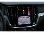 Volvo V60 T6 Plug-in hybrid AWD Plus Dark | Verwarmbare voorstoelen | Verwarmbaar stuurwiel | Verwarmbare achterbank | Charcoal Sportleder | Zwarte hemel | 19 inch Lichtmetalen velgen | Parkeercamera | Elektrische verstelbare voorstoelen met geheugen | Premium audio by Harman Kardon |