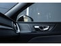 Volvo V60 T6 Plug-in hybrid AWD Plus Dark | Verwarmbare voorstoelen | Verwarmbaar stuurwiel | Verwarmbare achterbank | Charcoal Sportleder | Zwarte hemel | 19 inch Lichtmetalen velgen | Parkeercamera | Elektrische verstelbare voorstoelen met geheugen | Premium audio by Harman Kardon |