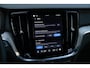 Volvo V60 T6 Plug-in hybrid AWD Plus Dark | Verwarmbare voorstoelen | Verwarmbaar stuurwiel | Verwarmbare achterbank | Charcoal Sportleder | Zwarte hemel | 19 inch Lichtmetalen velgen | Parkeercamera | Elektrische verstelbare voorstoelen met geheugen | Premium audio by Harman Kardon |