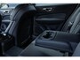 Volvo V60 T6 Plug-in hybrid AWD Plus Dark | Verwarmbare voorstoelen | Verwarmbaar stuurwiel | Verwarmbare achterbank | Charcoal Sportleder | Zwarte hemel | 19 inch Lichtmetalen velgen | Parkeercamera | Elektrische verstelbare voorstoelen met geheugen | Premium audio by Harman Kardon |