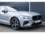 Volvo V60 T6 Plug-in hybrid AWD Plus Dark | | Verwarmbare voorstoelen | Verwarmbaar stuurwiel | Verwarmbare achterbank | Charcoal Sportleder | Zwarte hemel | 19 inch Lichtmetalen velgen | Parkeercamera | Elektrische verstelbare voorstoelen met geheugen | Premium audio by Harman Kardon |