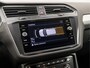 Volkswagen Tiguan 1.4 TSI Comfort (STOELVERWARMING, PARKEERSENSOREN, TREKHAAK, SPORTSTOELEN, GETINT GLAS, BLUETOOTH, NIEUWSTAAT)