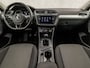 Volkswagen Tiguan 1.4 TSI Comfort (STOELVERWARMING, PARKEERSENSOREN, TREKHAAK, SPORTSTOELEN, GETINT GLAS, BLUETOOTH, NIEUWSTAAT)