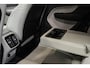 Volvo XC40 T2 Momentum | Blond Lederen Bekleding | Dealeronderhouden | High Performance Audio | Volvo on Call | Privacy Glass | Stoelverwarming |