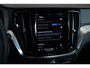 Volvo V60 T6 Automaat Plug-in hybrid AWD Ultra Dark | Harman Kardon Premium Audio | Lederen bekleding | Parkeercamera | Google Infotainment | Stoelverwarming | Stuurwielverwarming | Semi-Elektrische inklapbare trekhaak