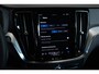 Volvo V60 T6 Automaat Plug-in hybrid AWD Ultra Dark | Harman Kardon Premium Audio | Lederen bekleding | Parkeercamera | Google Infotainment | Stoelverwarming | Stuurwielverwarming | Semi-Elektrische inklapbare trekhaak