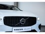 Volvo V60 T6 Automaat Plug-in hybrid AWD Ultra Dark | Harman Kardon Premium Audio | Lederen bekleding | Parkeercamera | Google Infotainment | Stoelverwarming | Stuurwielverwarming | Semi-Elektrische inklapbare trekhaak