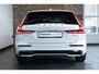 Volvo V60 T6 Automaat Plug-in hybrid AWD Ultra Dark | Harman Kardon Premium Audio | Lederen bekleding | Parkeercamera | Google Infotainment | Stoelverwarming | Stuurwielverwarming | Semi-Elektrische inklapbare trekhaak