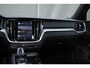 Volvo V60 T6 Plug-in hybrid AWD Plus Dark | Verwarmbare Voorstoelen (met geheugen) | Stuurwiel en Achterbank | Semi-Elektrische Trekhaak | Verwarmbare Voorruit | Premium Audio by Harman Kardon | 360-Camera
