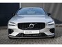 Volvo V60 T6 Plug-in hybrid AWD Plus Dark | Verwarmbare Voorstoelen (met geheugen) | Stuurwiel en Achterbank | Semi-Elektrische Trekhaak | Verwarmbare Voorruit | Premium Audio by Harman Kardon | 360-Camera