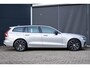 Volvo V60 T6 Plug-in hybrid AWD Plus Dark | Panoramadak | Verwarmbare Voorstoelen (met geheugen) | Stuurwiel en Achterbank | Semi-Elektrische Trekhaak | Verwarmbare Voorruit | Premium Audio by Harman Kardon | 360-Camera