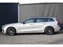 Volvo V60 T6 Plug-in hybrid AWD Plus Dark | Panoramadak | Verwarmbare Voorstoelen (met geheugen) | Stuurwiel en Achterbank | Semi-Elektrische Trekhaak | Verwarmbare Voorruit | Premium Audio by Harman Kardon | 360-Camera