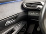 Peugeot 3008 1.2 PureTech Allure Sport (APPLE CARPLAY, GROOT NAVI, 360 CAMERA, STOELVERWARMING, LEDER, SPORTSTOELEN, ADAPTIVE CRUISE, TREKHAAK, ELEK ACHTERKLEP, NIEUWSTAAT)