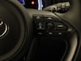 Toyota Yaris 1.5 Hybrid 115 Dynamic - DIRECT UIT VOORRAAD LEVERBAAR - KEYLESS ENTRY & START - STOEL EN STUUR VERWARMING - ADPATIVE CRUISE CONTROL - ACHTERUITRIJ CAMERA - DRAADLOZE TELEFOONLADER