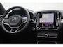 Volvo XC40 B4 Plus Black Edition 197PK Visual Park Assist (incl. 360º view) | Schuif-/Kanteldak | Lichtmetalen Velgen 20"| Extra Getint Glas | Nubuck/ Kunstlederen Bekleding | Apple Carplay/Android Auto | Premium Audio by Harman Kardon | Electronic Climate Controle