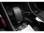 Volvo XC40 B4 Plus Black Edition 197PK | Visual Park Assist (incl. 360º view) | Schuif-/Kanteldak | Lichtmetalen Velgen 20"| Extra Getint Glas |  Nubuck/ Kunstlederen Bekleding | Apple Carplay/Android Auto | Premium Audio by Harman Kardon | Electronic Climate Controle