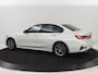 BMW 3-Serie 318i Sport Line | Carplay | Camera | Sportstoelen | Sfeerverlichting | Live Cockpit | Navigatie | Full LED | Half leder | Park Assist | Climate control | DAB | Cruise control | Bluetooth